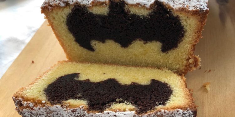 batmankage, sandkage med skjult chokoladekage