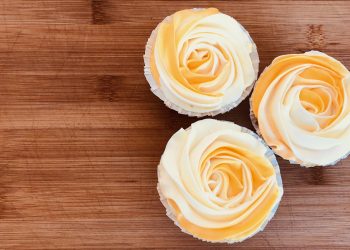 Lakridsmuffins med citronsmørcreme