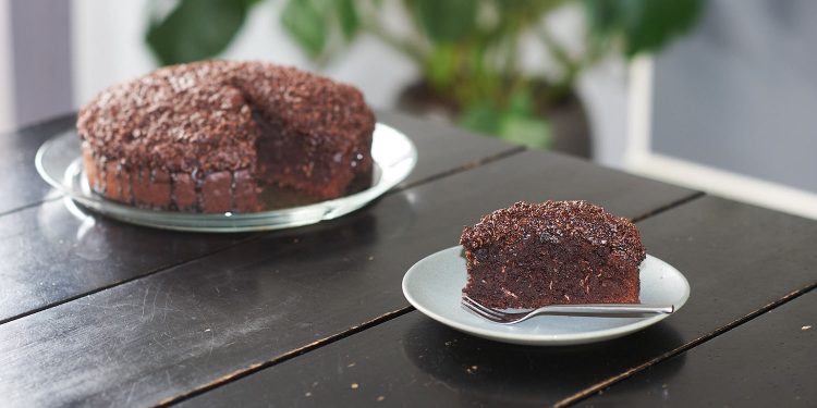 Den du ved nok kage, mørk drømmekage med kakao-kokos topping