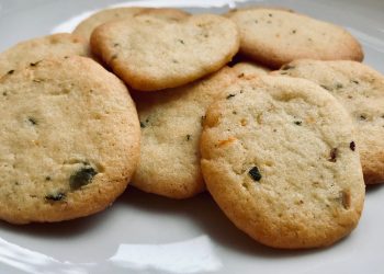 Småkager med citron og rosmarin