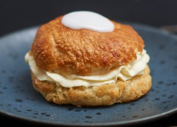 Fastelavnsbolle med konditorcreme