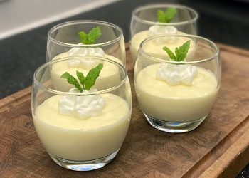 citronfromage på skærebræt