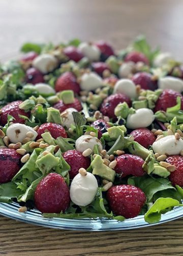 Salat med jordbær og mozzarella